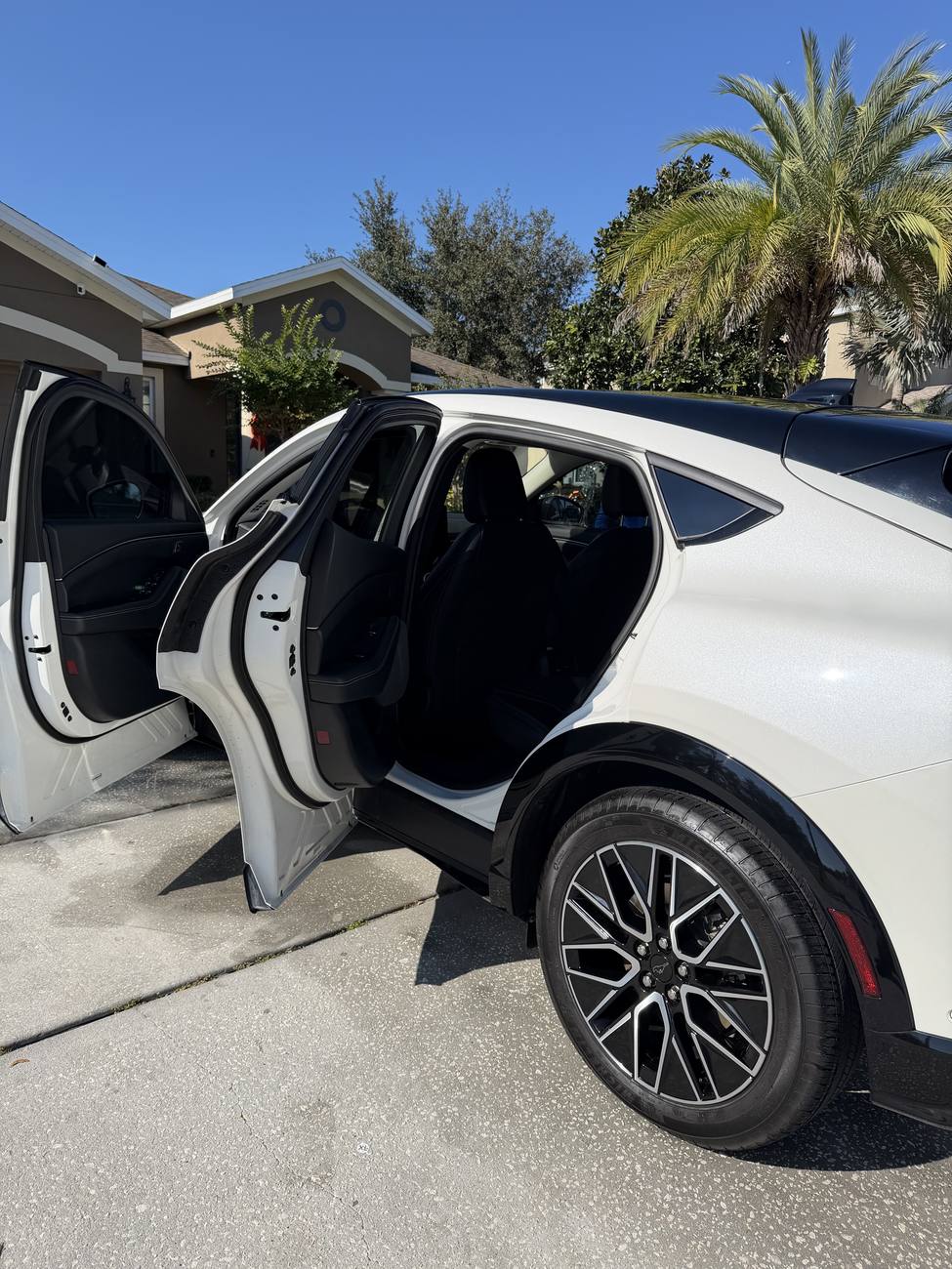 Detailed SUV exterior driveway Orlando FL