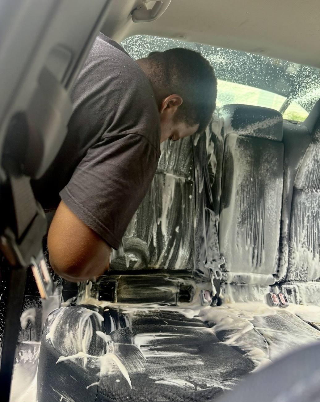 Licona detailer shampooing car seat Orlando FL