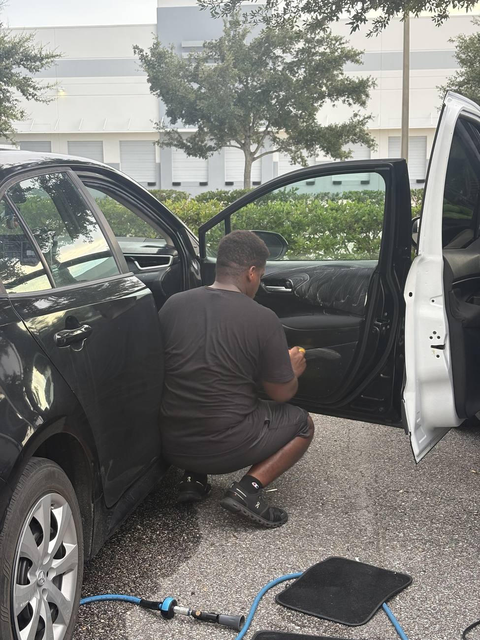 Licona detailer working on car door jamb mobile detailing Orlando FL